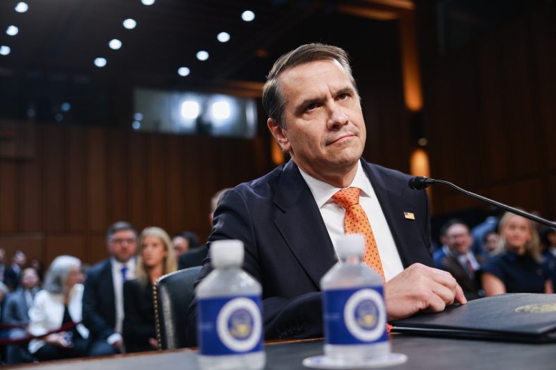 Todd Blanche diz que não pode se encontrar diretamente com vítimas de Epstein