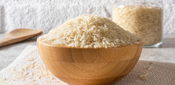 Truque com arroz ajuda a reduzir a umidade no guarda-roupa?