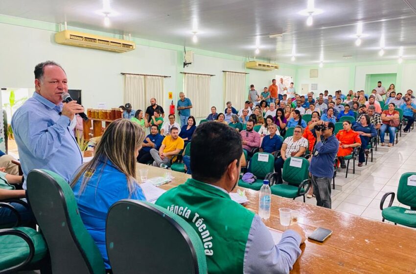  Deputado Pedro Fernandes participa de homenagem a Emater