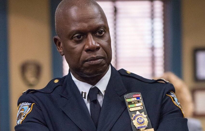  Andre Braugher, o Holt de Brooklyn Nine-Nine, morre aos 61 anos