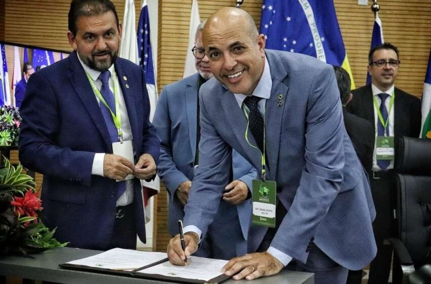  Ismael Crispin toma posse como presidente do conselho fiscal do Parlamento Amazônico