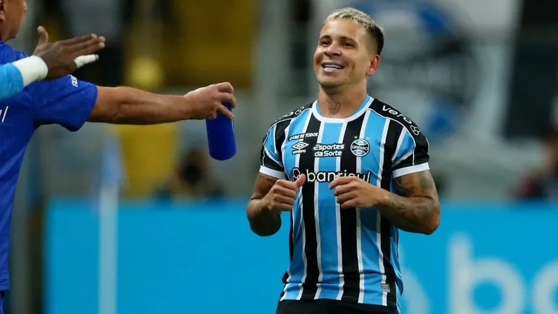  Grêmio entra 2025 com mais de 10 jogadores no último ano de contrato; veja situação de cada um