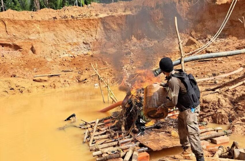 Trator, Barcos e Gerador de Energia São Destruitos em Operação