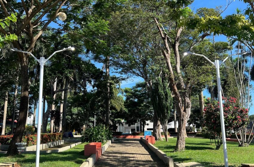  TROCA DE POSTES NA PRAÇA MUNICIPAL DE MACHADINHO D’ OESTE