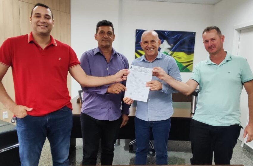  Deputado Ezequiel Neiva anuncia investimento em ambulância UTI para Colorado do Oeste