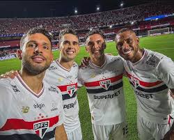  Calleri quebra jejum no São Paulo, brinca e pede gol dado para Oscar: “Eu toquei na bola”