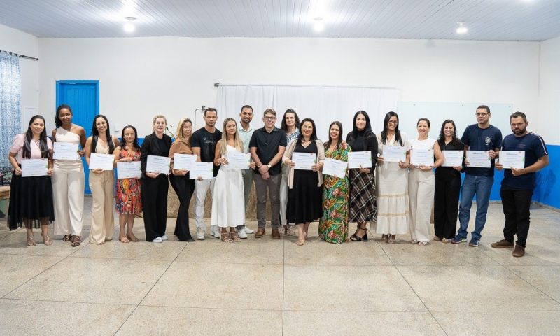 Prefeitura de Jaru empossa diretores e vice-diretores da rede municipal de ensino