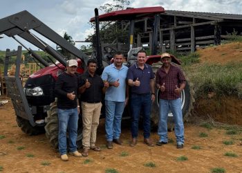 Dr. Luís do Hospital entrega trator e reforça apoio aos produtores de Vale do Anari
