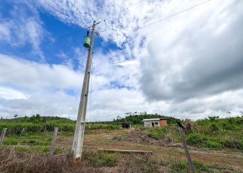 Famílias de Governador Jorge Teixeira são beneficiadas com energia elétrica após atuação do deputado Pedro Fernandes
