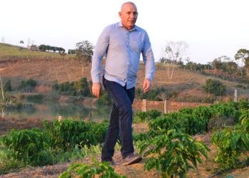 Ezequiel Neiva garante recurso para corte de morros no PA Belo Horizonte, em Machadinho