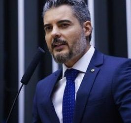 Thiago Flores vota favorável a PEC que garante recursos mínimos para assistência social