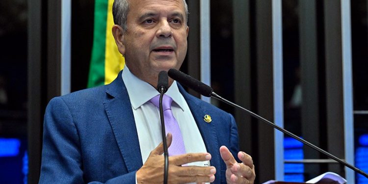 Marinho denuncia auxílio moradia de R$48 mil para delegado da PF