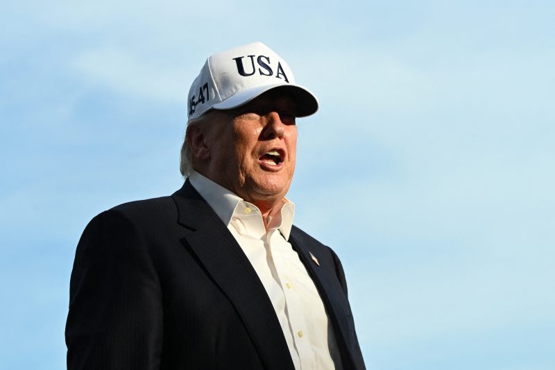 Trump pressiona para anexar sua lei SAVE a projetos bipartidários obrigatórios