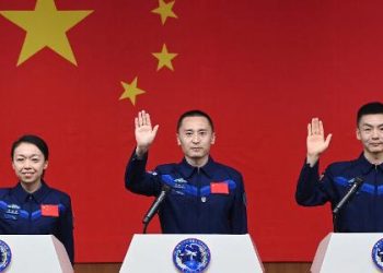 China envia astronauta ao espaço por um ano em sua jornada à Lua
