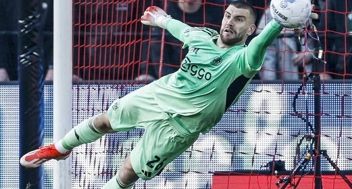 Kata Maarten Paes usa Tepis Penalti Eks Top Skorer Eredivisie e Bawa Ajax Rebut Tiket Kualifikasi Conference League