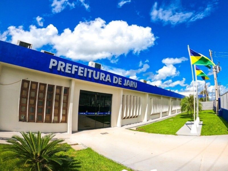 Prefeitura de Jaru sanciona lei que garante revisão salarial aos servidores municipais e complementação de salário dos profissionais do magistério
