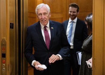 Os membros do Congresso venceram uma batalha para aumentar seus salários. A guerra continuará.