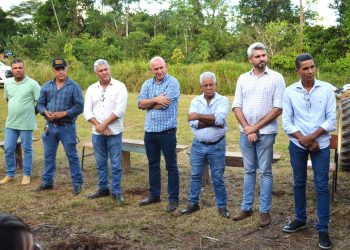 Ezequiel Neiva leva melhorias para o PA Belo Horizonte com cortes de morros em linhas rurais de Machadinho