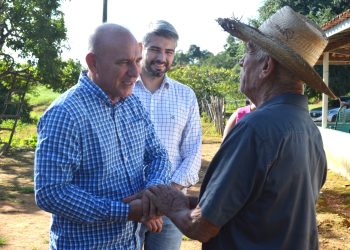 Ezequiel Neiva garante recurso para melhorar acesso em propriedades rurais de Theobroma