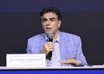 Presidente do TST se define ‘vermelho’ e acusa ‘azuis’ de ligação a ‘interesses’