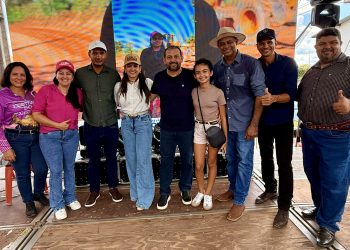 Deputado Laerte Gomes prestigia Feira do Agricultor em Theobroma