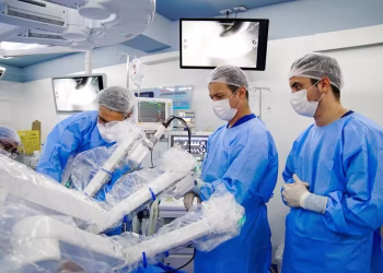 Cirurgia de próstata com auxílio de robô é realizada pela primeira vez em RO