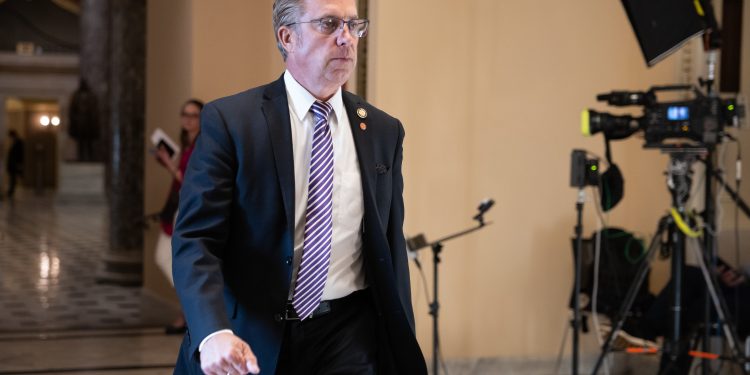 Andy Ogles, representante do Partido Republicano do Tennesee, exclui tweet anti-Mês do Orgulho