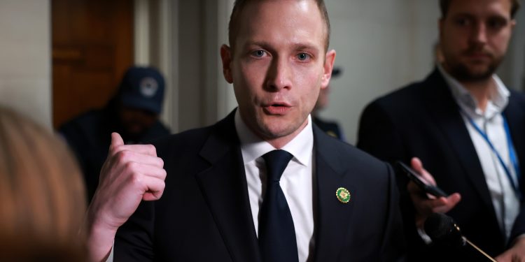 Max Miller repreendido por acusar Rashida Tlaib de associação com o Hezbollah