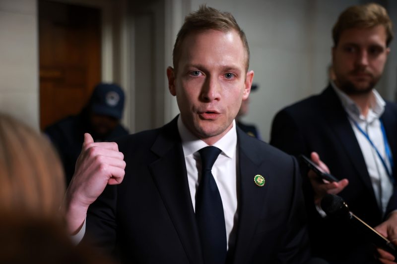 Max Miller repreendido por acusar Rashida Tlaib de associação com o Hezbollah