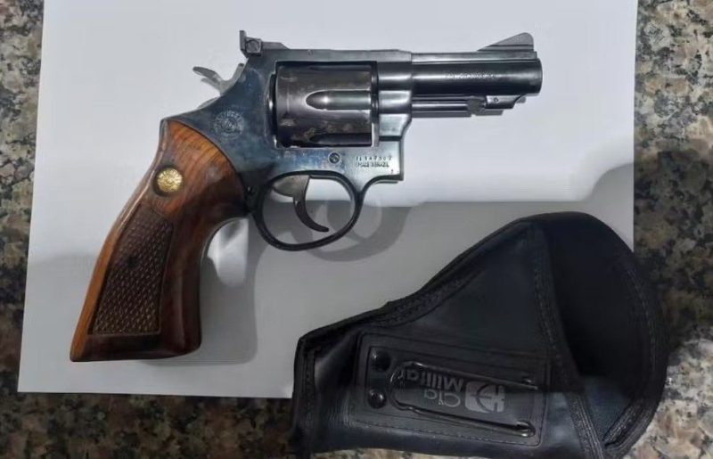 Arma é encontrada na mochila do passageiro durante fiscalização no aeroporto de RO