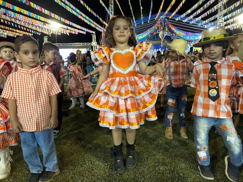 Jaru: Primeiro dia do Arraiá da Prefeitura lota estádio Leal Chapelão