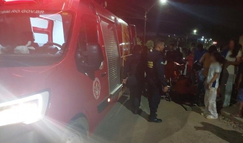 Jaru: Colisão entre carro e motocicleta deixa mulher e criança feridas em cruzamentos