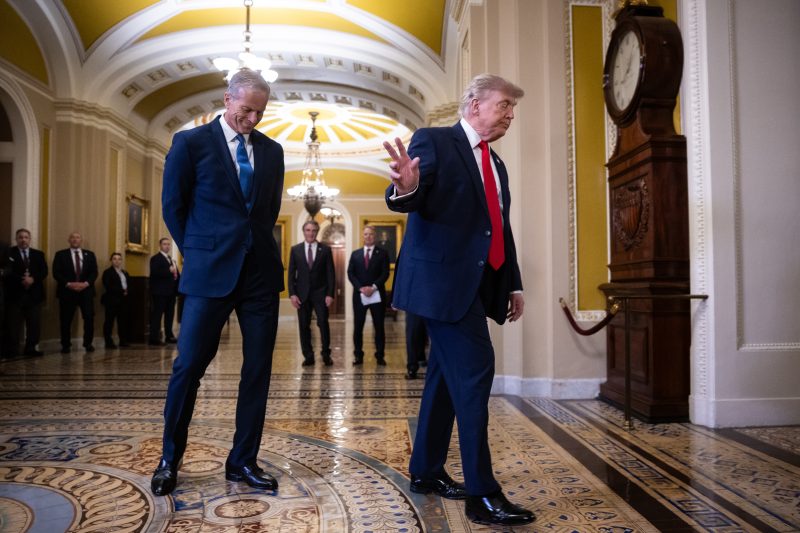 Poderia ter sido uma cimeira de paz. Em vez disso, Trump entrou em confronto com senadores numa reunião “intensa”.