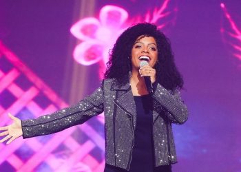 Urupá comemora 34 anos de emancipação com show gospel da cantora Kemilly Santos