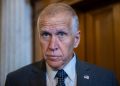 O senador Thom Tillis critica a fixação de Trump na legislação eleitoral