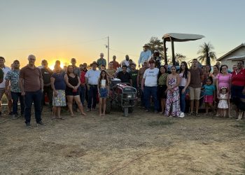 Associação rural de Vale do Paraíso recebe implementos agrícolas com recurso do deputado Pedro Fernandes