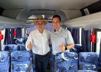 Luís do Hospital destina micro-ônibus para fortalecer transporte escolar em Buritis