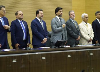 Alex Redano e Cirone Deiró homenageiam personalidades na Alero