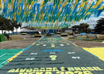 Veja vídeo: Prefeito Jair Luiz convida população para assistir estreia do Brasil em praça preparada para a Copa do Mundo