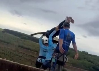 Jovem de 21 anos morre após salto de corda sem corda de segurança; vídeo registrar momento da tragédia