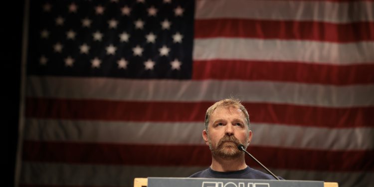 Graham Platner se retira oficialmente da corrida para o Senado do Maine