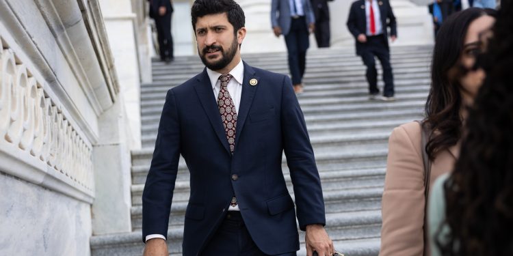 O principal progressista da Câmara alerta os democratas para levarem a sério as mensagens de IA