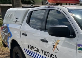 Mulher é filmada após disparo de arma de fogo contra companheiro