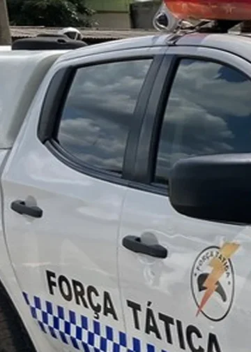 Mulher é filmada após disparo de arma de fogo contra companheiro