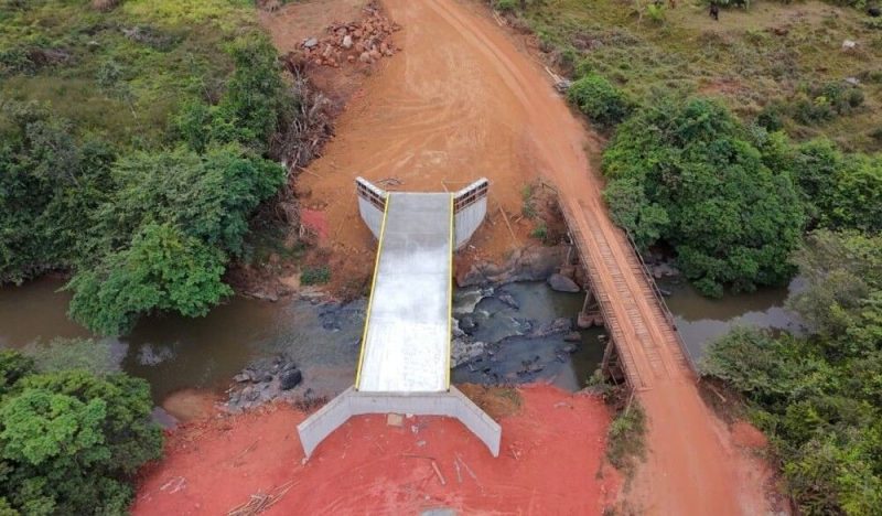 Obras da nova ponte de concreto e aço sobre o Rio Passaqual, na Linha 608, ambas na fase final; Prefeitura de Jaru realizará entrega em breve