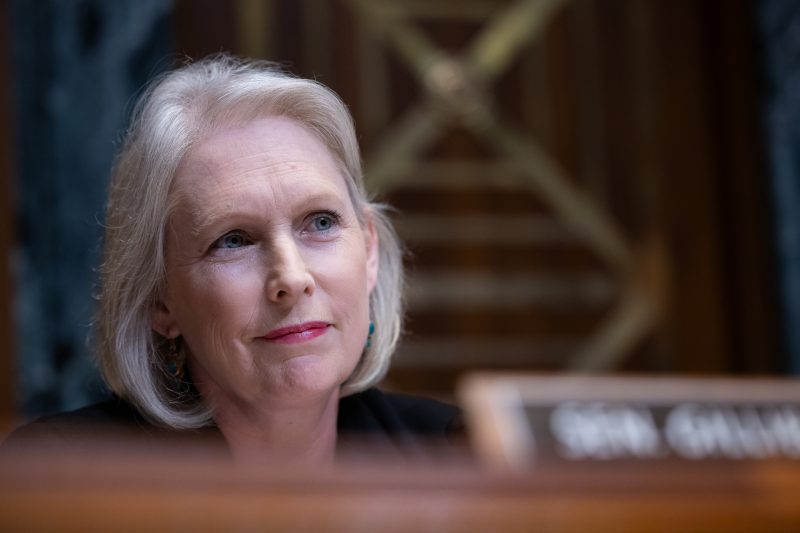 Gillibrand e Boozman lançam novo projeto bipartidário de licença remunerada