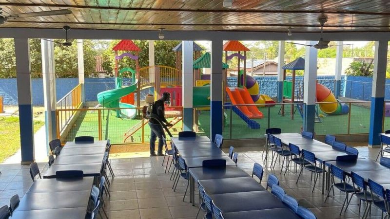 Ação preventiva: Prefeitura de Jaru realiza dedetização dos prédios e limpeza das caixas d’água das escolas municipais; serviço é executado três vezes ao ano