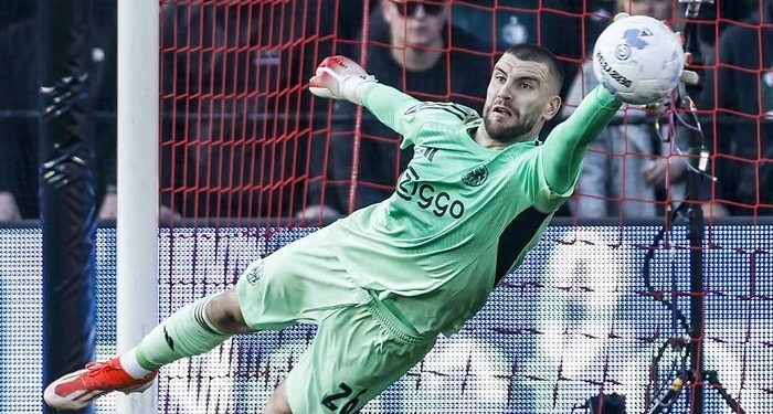 3 Penyelamatan Sudah Cukup, Maarten Paes Kirim Ajax ke Play-off UEFA Conference League