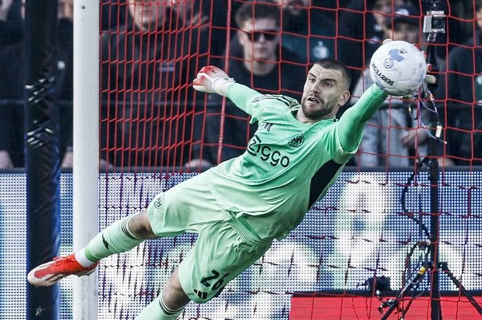 3 Penyelamatan Sudah Cukup, Maarten Paes Kirim Ajax ke Play-off UEFA Conference League