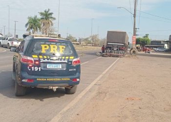 Jaru: Motociclista colide contra carreta estacionada às margens da BR-364